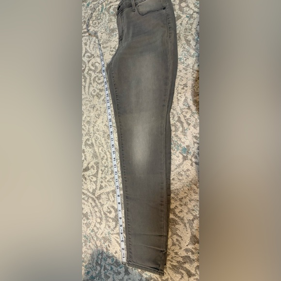 Old Navy • Rockstar Mid-Rise Jeans - Picture 7 of 7